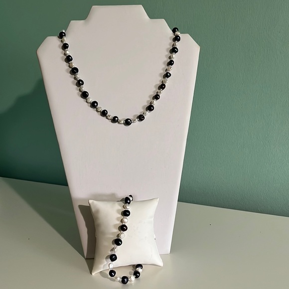 Pearl 2 Tone Necklace and Bracelet Costume Set - Picture 1 of 3